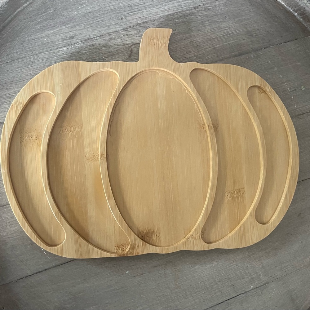 Tan Pumpkin-Shaped Wooden Serveware